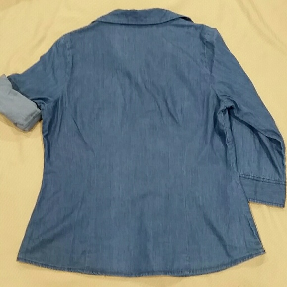 St. John's Bay Denim Chambray Top - Picture 5 of 7